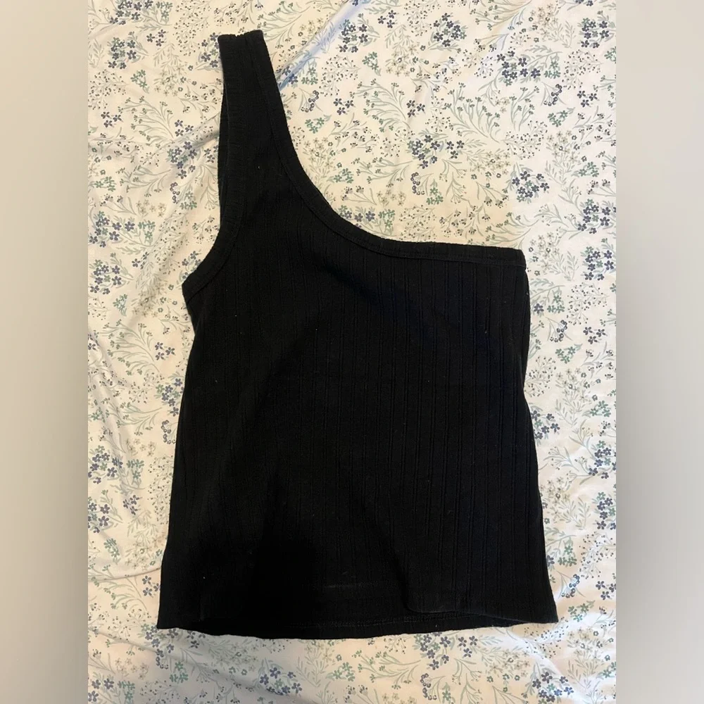 Black One-Shoulder Ribbed Top - Picture 2 of 3